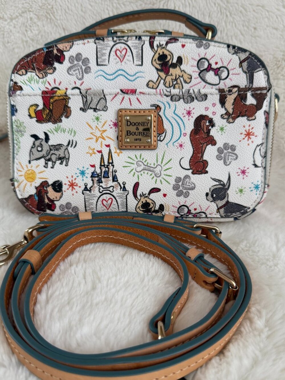 DOONEY BOURKE DISNEY PARKS DOGS AMBLER CROSSBODY BAG - Picture 3 of 16
